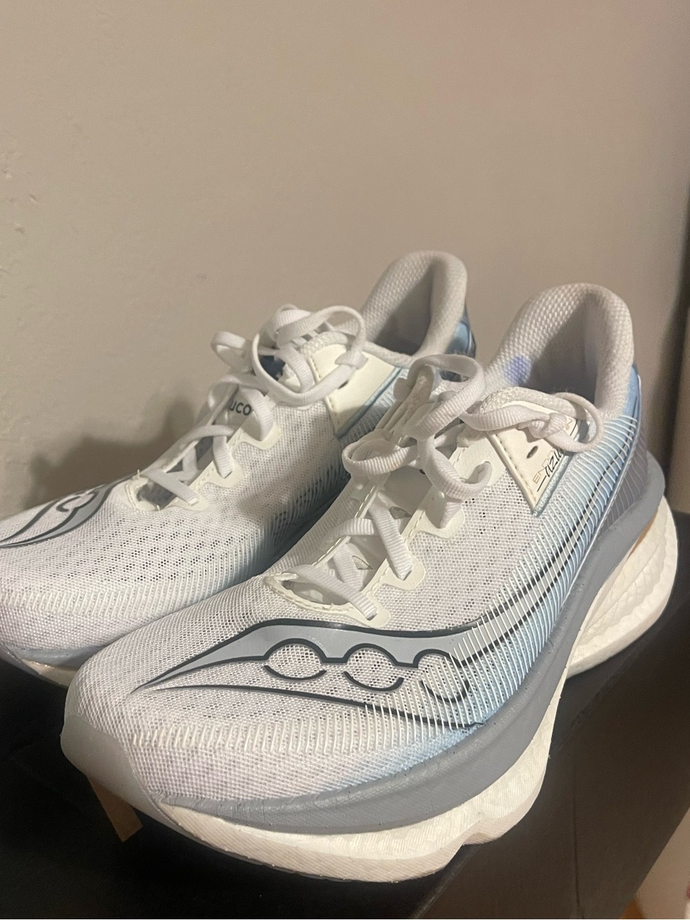 Saucony Endorphin Azura - Women’s size 8.5 - Picture 11 of 12
